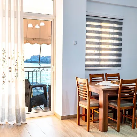 Ani Sea View Apartman *